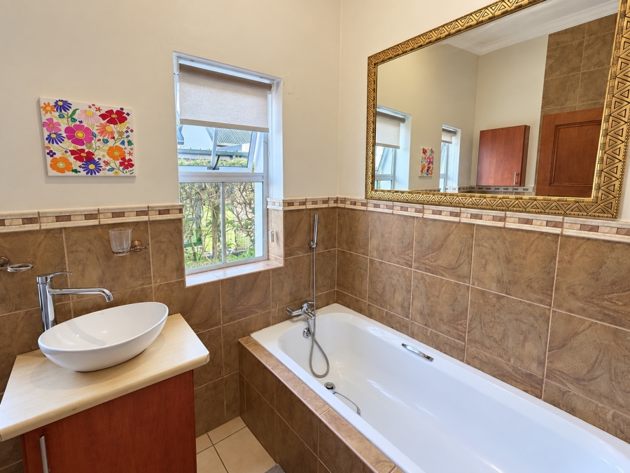 5 Bedroom Property for Sale in Kingswood Golf Estate Western Cape